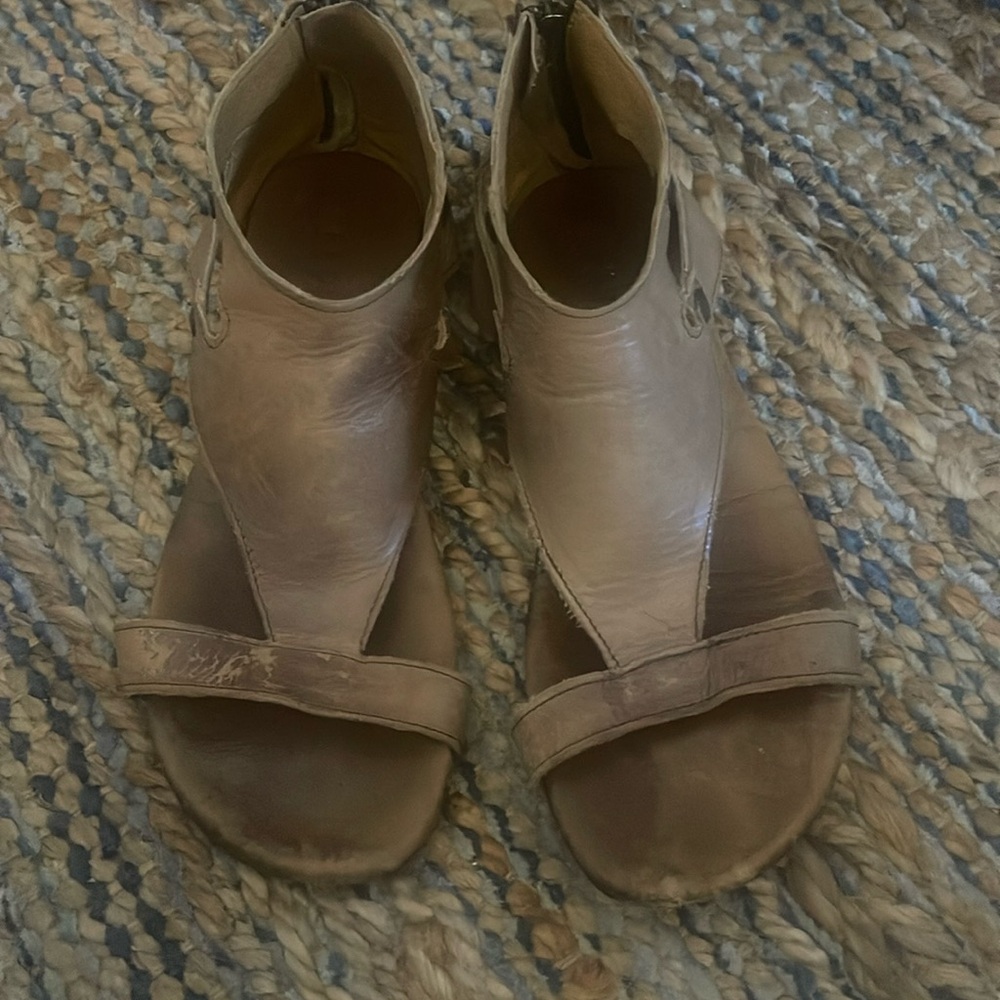 Bedstu brown sandals. Size 9